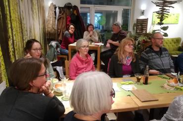 Am Mittwoch, den 15. Januar war es endlich wieder soweit – in der Frechen Erbse trafen sich knapp 20 Interessierte und Plastikvermeider zum 5. Plastikfrei Stammtisch in Donauwörth.