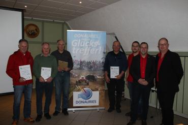 Im Bild zu sehen von Links, Wolfgang Reitsam 40 Jahre MCK, Josef Reitsam 40 Jahre MCK, Johann Roser 40 Jahre MCK, Wolfgang Kurtz 25 Jahre MCK, Die Vorsitzende Florian Joachim, Bernd Spielberger und Christin Konrad