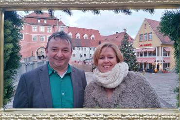 Auf dem Bild zu sehen: Oberbürgermeisterkandidat (Grüne) Albert Riedelsheimer und Bärbel Stahl. 