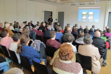 Das Bild zeigt einem Vortrag bei den Ärzte- und Gesundheitstagen in Donauwörth.