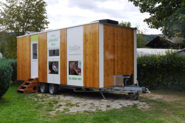 Das Bild zeigt ein Tiny House der Zimmerei Holzbau Enßlin.