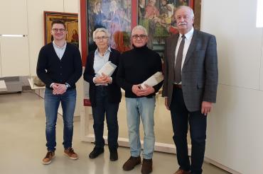 Das Bild zeigt (v.l.n.r.) David Wittner (Leiter der Tourist-Information), Hannelore Eisentraut, Mario Borelli und Oberbürgermeister Hermann Faul.