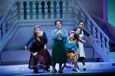 Das Bild zeigt das Theaterstück "Acht Frauen".