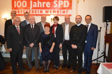 Das Bild zeigt das 100-jährige Jubiläum der SPD Wemding.