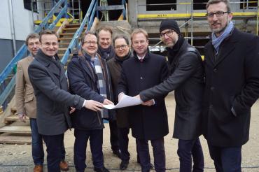 MdL Wolfgang Fackler sowie Donauwörths Oberbürgermeister Armin Neudert verschafften sich im Rahmen der Klausurtagung der Bayerischen Finanzgewerkschaft mit Vertretern des Bayerischen Finanzministeriums einen Überblick der Baustelle in Donauwörth. 