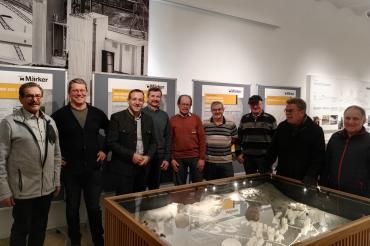 Das Bild zeigt Bernd Spielberger mit einigen CSU Ortsverband Mitgliedern und Gönnern sowie Herrn Frank in der Mitte, der die Führung leitete.