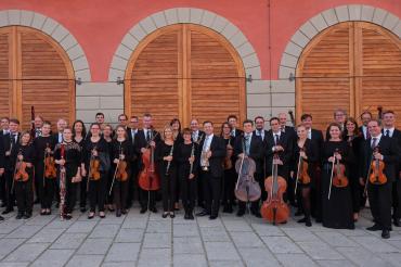 Das Bild zeigt das Oettinger Bachorchester.