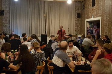 Das Bild zeigt das Pub-Quiz mit SPD-Bürgermeisterkandidat Thomas Heydecker.