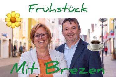 Frühstück mit Brezen und Kaffee bei den Grünen