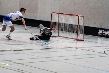 Michael Bachmann Nr. 86 in weiß beim 4:6 Penaltytreffer