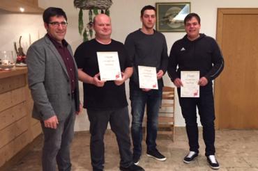 Karl Haas mit drei geehrten Mitarbeitern