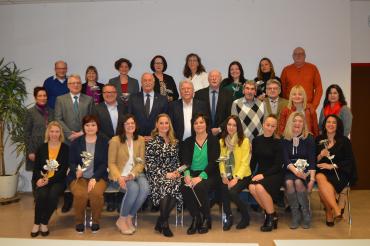 Sie dürfen sich künftig „Kauffrau für Büro-Management im Handwerk“ nennen – 14 Frauen haben bei der Bau-Innung Nordschwaben die zweijährige Ausbildung äußerst erfolgreich mit einem Notendurchschnitt von 1,8 abgeschlossen. 