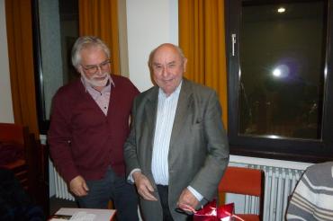 Auf dem Bild zu sehen (von links): Ortsvorsitzender Anton Rathgeber, rechts Josef Mayer. 