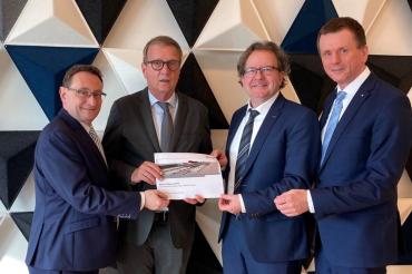 MdB Ulrich Lange, DB-Infrastrukturvorstand Ronald Pofalla, Oberbürgermeister Donauwörth Armin Neudert, DB-Konzernbevollmächtigter für den Freistaat Bayern, Klaus-Dieter Josel