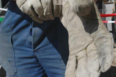 Die einen Home-Office, die anderen Handwerk: Bauarbeiter packen auch in Corona-Zeiten zu – und sind damit eine zentrale Stütze der heimischen Wirtschaft.