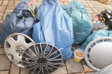 Müllsäcke und Felgendeckel