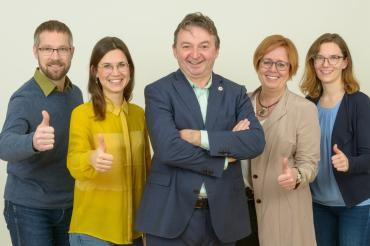 Mit 15,46 % und 5 Sitzen sind die Grünen zweit stärkste Partei und konnten ihr Sitze im Vergleich zur letzten Wahl 2014 mehr als verdoppeln. Auf dem Bild zu sehen (von links): Thomas Krepkowski, Katja Heinrich, Albert Riedelsheimer, Bärbel Stahl und Katrin Gleißner. 