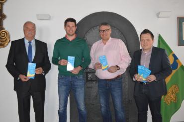 Von links nach rechts: Oberbürgermeister Herrmann Faul, Geschäftsführer Ankerbrauerei Sebastian Haag, Leiter Ordnungsamt Jürgen Landgraf und Mitarbeiter Ordnungsamt, Daniel Wizinger. 