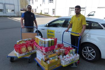 Edeka Altun aus Rain versorgt Personal der Donau-Ries Klinik Donauwörth mit Süßigkeiten und Knabbereien