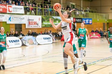 Basketballerin Luisa Geiselsöder beim Korbleger