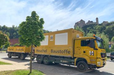 Lkw mit Heuchel-Container in Harburg