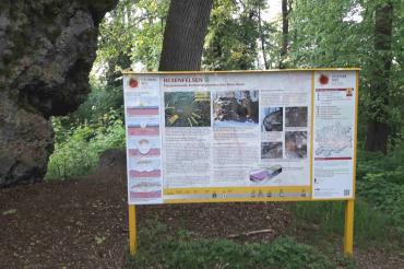 Die erneuerte Infotafel am Geopark Ries Schäferweg. 