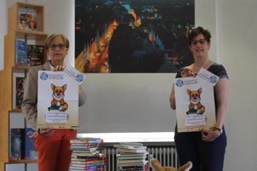 Barbara Kandler, Sponsorin der Neuerwerbungen für den Leseclub und Martina Dietrich, Mitarbeiterin der Stadtbibliothek und verantwortlich für das Projekt.