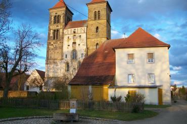 Die Klosterkirche in Auhausen. 