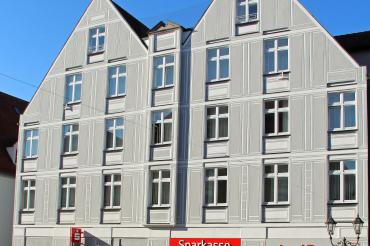 Ansicht der Hauptstelle der Sparkasse Donauwörth. 