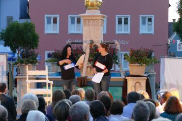 Theateraufführung am Marktplatz in Wemding