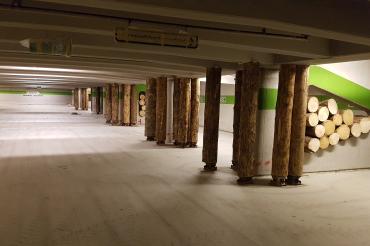 Die Sanierungsarbeiten im Parkhaus am Münster laufen auf Hochtouren, die Betonabtragsarbeiten sind vollständig erledigt und weite Teile der Stützen und Wandsanierungen sind abgeschlossen. 