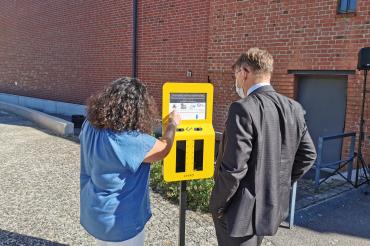 Umfrage-Aschenbecher