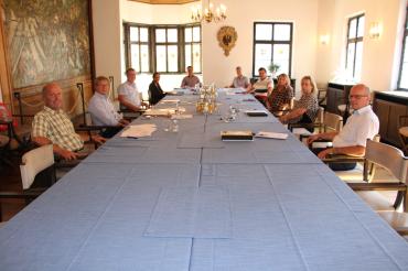 In der Bundesstube diskutierten die Amts- und Sachgebietsleiter der beiden Partnerstädte Nördlingen und Stollberg über aktuelle Verwaltungsthemen.