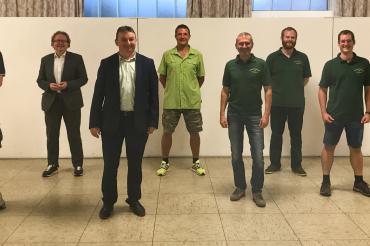 v.l.n.r.: 2. Schützenmeister Markus Gluch, Schützenkommissar und Altoberbürgermeister Armin Neudert, Bürgermeister Albert Riedelsheimer, Schatzmeister Günter Schreyer, 1. Schützenmeister Markus Sommer, Schriftführer Michael Baumann, Sportwart Pascal Döbler, Markus Müll