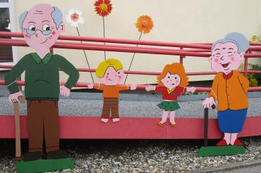 Das Bild zeigt die Arbeit von Tagespflege und Krippe.