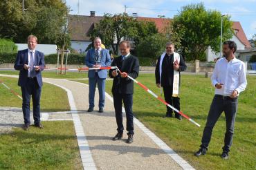 von links nach rechts Wolfgang Fackler MdL, Bürgermeister Martin Scharr, Manfred Blaschek (Marktgemeinderat, 3. BGM), Pfarrer Wieslaw Bujak, Martin Braun, Projektleiter Amt f. ländl. Entwicklung