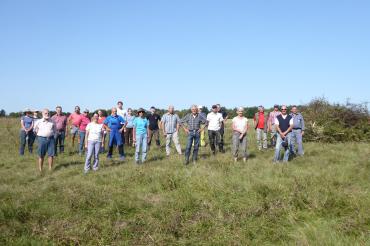 Die freiwilligen Helfer der Rieser Naturschutzvereine nach Abschluss der Pfleegeaktion 