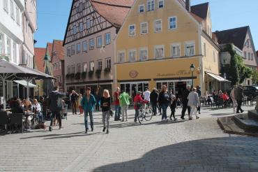 Das Bild zeigt den Kunst- und Kreativmarkt in Nördlingen