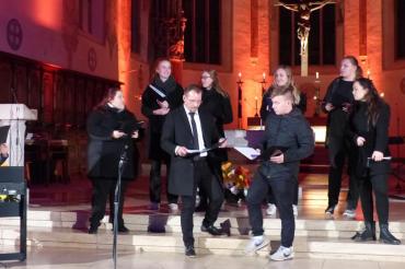 Das Bild zeigt die Musical Company Kaisheim e.V. bei der Donauwörther Lichternacht