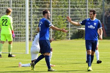 Das Bild zeigt die Spieler Cosic und Kurtishaj