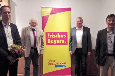 Das Bild zeigt von links nach rechts Marcus Schürdt Kreisschatzmeister und Spitzenkandidat, Walter Lohner (Gundelfingen), Alois Jäger Bezirksrat Schwaben, Dr. med Mark Tanner Vorstand KV Donau-Ries.  