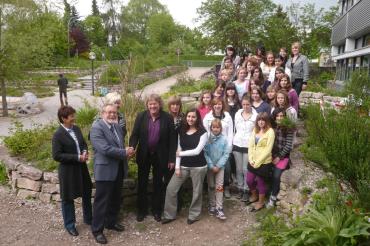 Das Bild zeigt die Juventas-Stiftung von Johann Streitberger mit der Mittelschule und Grundschule Asbach-Bäumenheim