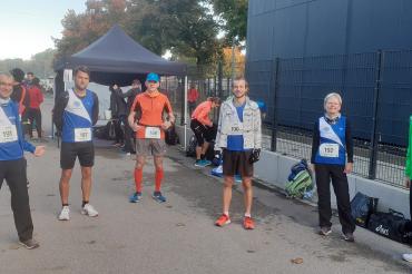 Auf dem Foto kurz vor dem Start von links: Hans Niederhuber, Steffen Brenner, Michael Dambacher, Philipp Moll, Anneliese Zinke und Andreas Graf.