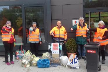 5 Leute haben 2 Stunden Müll gesammelt.