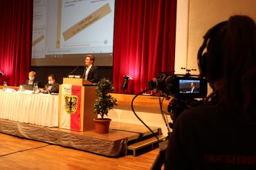 David Wittner bei Online-Bürgerversammlung vor Kamera