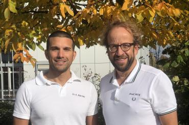 Das Bild zeigt Dr. Alexander T. Wild (rechts) und Dr. Andreas Reinke (links)