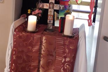 Das Bild zeigt den fahrbaren Altar