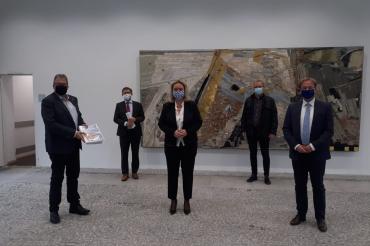 Das Foto zeigt (von links) Hainsfarths Bürgermeister Klaus Engelhardt, Landrat Stefan Rößle, Staatsministerin für Wohnen, Bau und Verkehr Kerstin Schreyer, den zweiten Bürgermeister Herbert Seefried und MdL Wolfgang Fackler