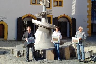 Von links: Daniel Wizinger (Leiter Tourist-Information), Susanne Vierkorn (Stadtmarketing), Jürgen Möhnle (Spielwaren Möhnle)