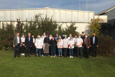 Das Bild zeigt die Beteiligten am Wildprojekt der Ludwig Bölkow Berufsschule